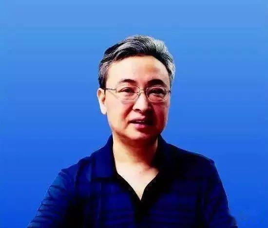 周新林引领全新时尚潮流，掀起新一轮时尚浪潮！