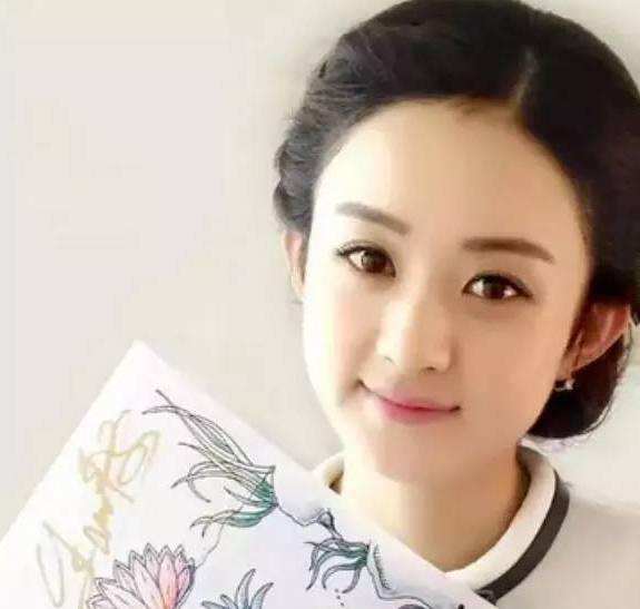 赵丽颖最新短发照片，时尚魅力惊艳亮相